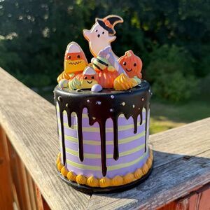 NEW Ghoulish Spooky Gingerbread Cookie Ghost Halloween Cake Statue Figurine 8.5”